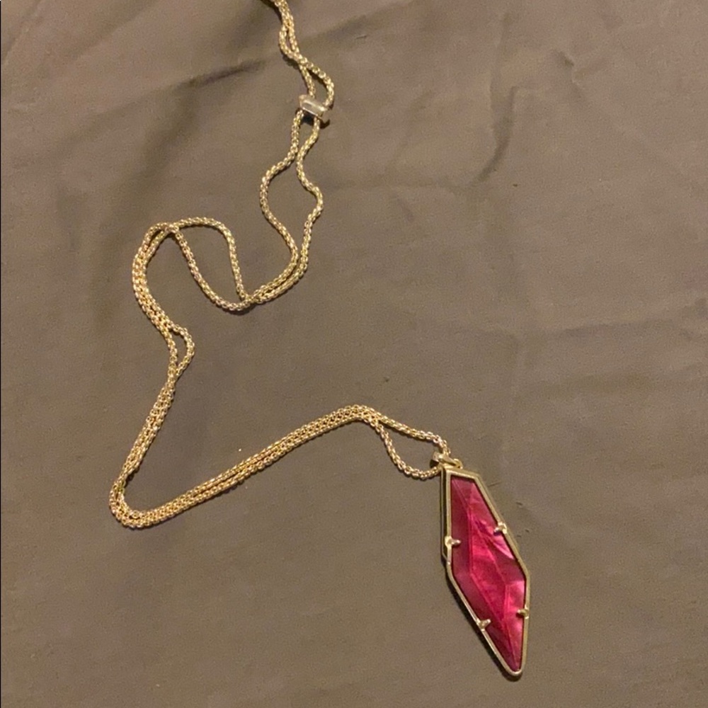 Kendra Scott necklace